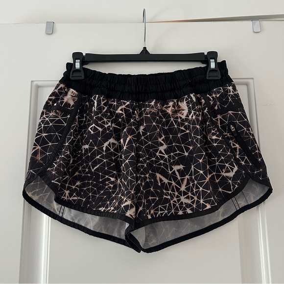RARE Lululemon Patterned Shorts - Picture 1 of 4